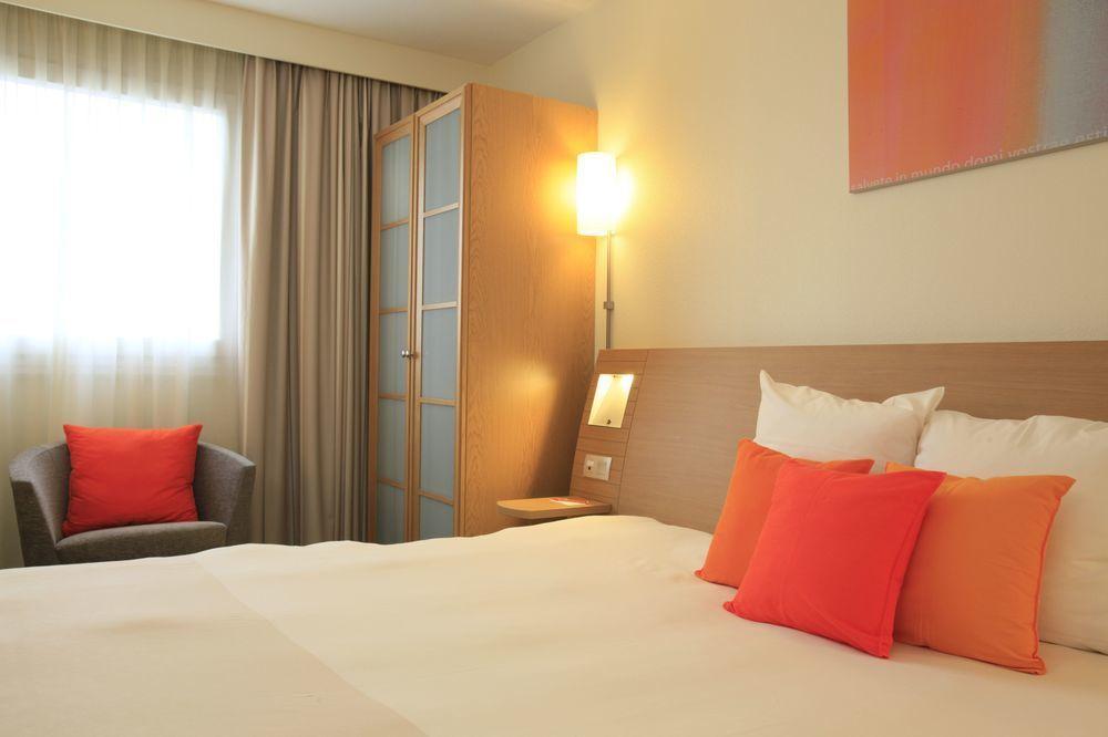 Novotel Nantes Centre Bord De Loire Exteriér fotografie